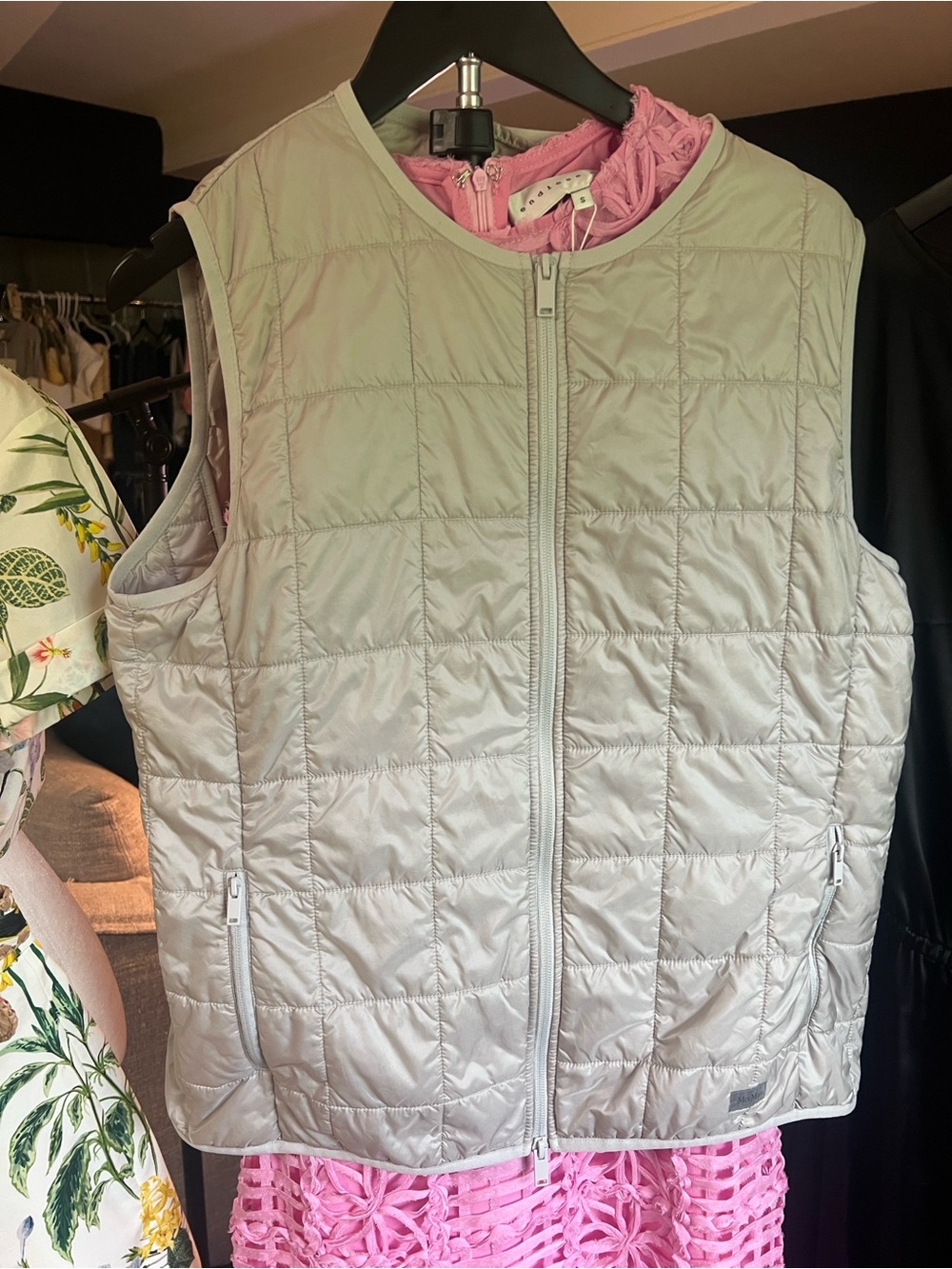 Max Mara Luxepad Cashmere
Blend Quilted Puffer Vest
Women's Size 14 IT 48